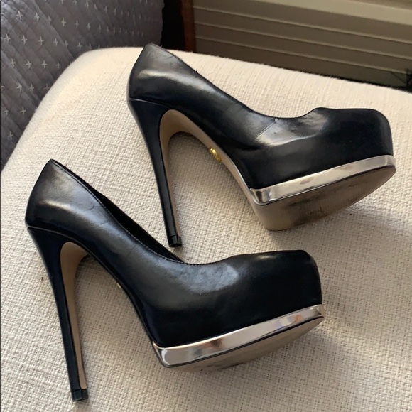 3/$30 Bebe 5” heels in great condition - Picture 2 of 5